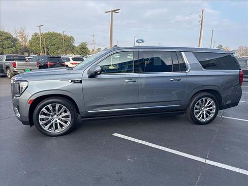 Used 2022 GMC Yukon XL Denali w/ Denali Ultimate Package image 12