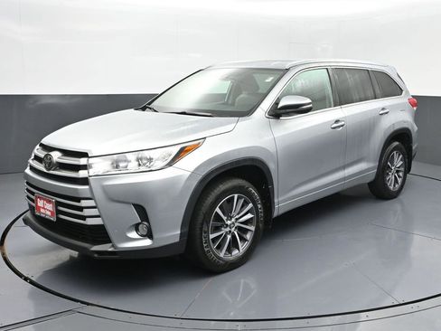Certified 2018 Toyota Highlander XLE image 1