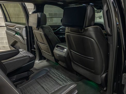 Used 2023 Cadillac Escalade ESV Sport Platinum w/ LPO, ONYX Package AWD/4WD image 61