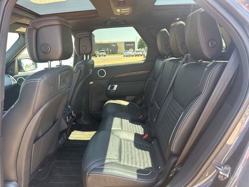 Used 2024 Land Rover Discovery Dynamic SE AWD/4WD image 7