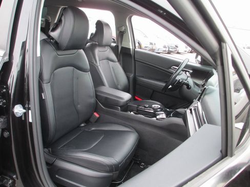 Used 2023 Kia Sportage EX image 19