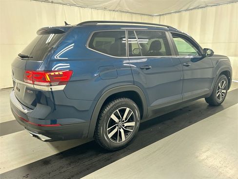Certified 2022 Volkswagen Atlas SE image 2