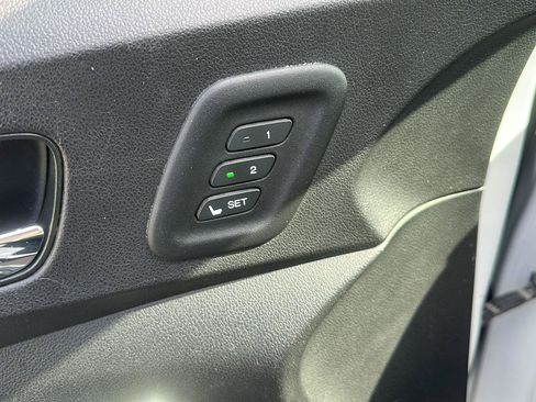 Used 2016 Honda CR-V Touring image 10