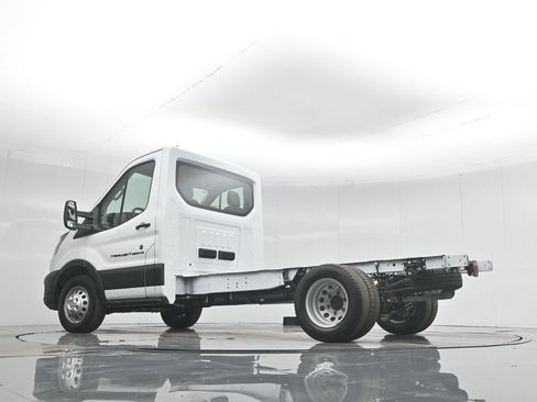 New 2026 Ford Transit 350 RWD image 42