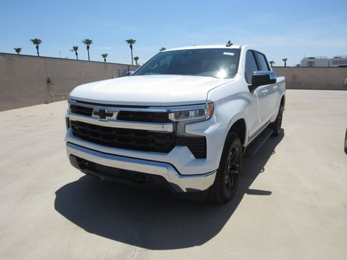 Used 2022 Chevrolet Silverado 1500 LT w/ Z71 Off-Road Package AWD/4WD image 1