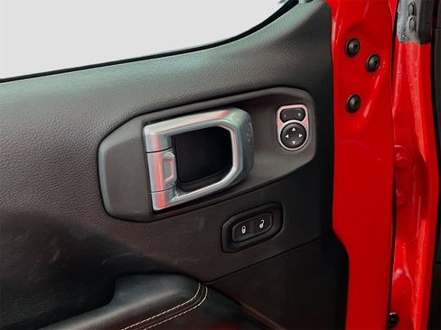 Used 2024 Jeep Wrangler Unlimited Sahara image 20