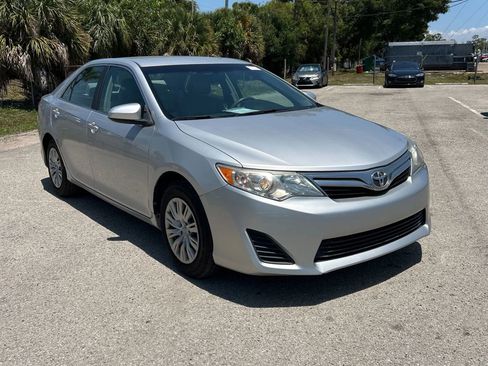 Used 2012 Toyota Camry LE FWD image 2