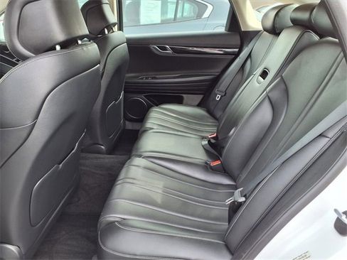 Used 2023 Genesis G80 2.5T image 8