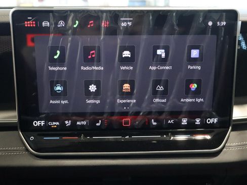 New 2026 Volkswagen Tiguan SE R-Line image 18