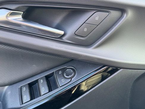 New 2026 Chevrolet Equinox LT w/ Convenience Package II FWD image 10