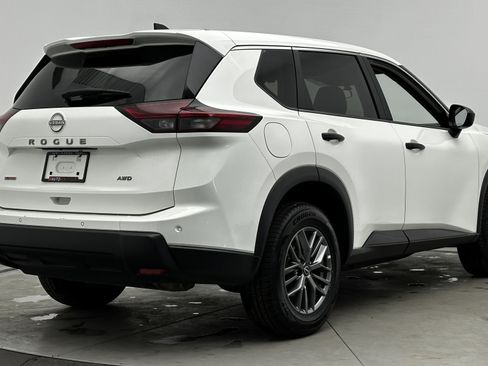 Used 2024 Nissan Rogue S image 7