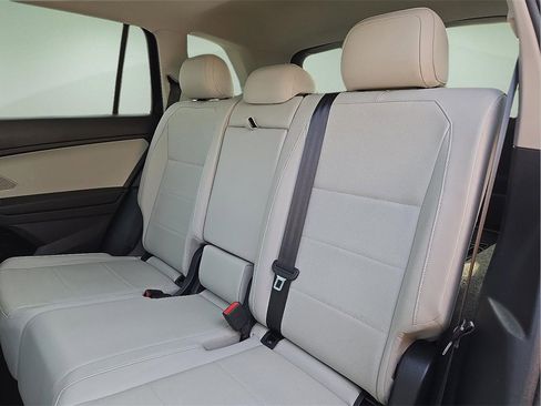 Used 2018 Volkswagen Tiguan SEL image 11