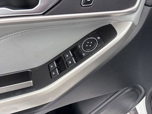 Used 2021 Ford Explorer XLT w/ XLT Sport Appearance Package image 14