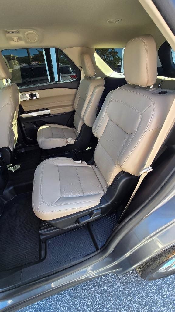 Used 2021 Ford Explorer Limited w/ Equipment Group 301A RWD image 16