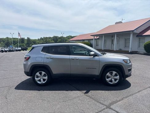 Used 2018 Jeep Compass Latitude w/ Popular Equipment Group AWD/4WD image 10