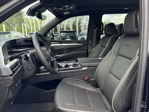 Certified 2026 Cadillac Escalade Sport w/ LPO, ONYX Package AWD/4WD image 11