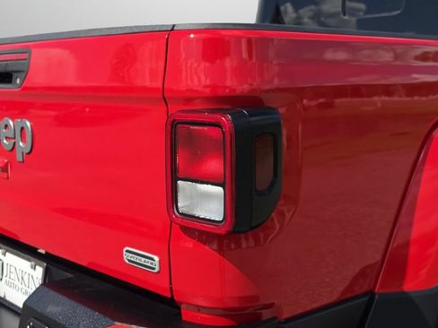 Used 2023 Jeep Gladiator Overland w/ Trailer Tow Package AWD/4WD image 14