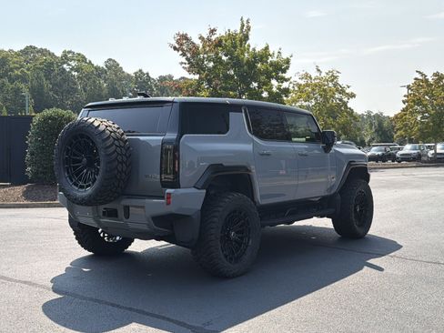 Used 2024 GMC Hummer EV 3X w/ LPO, Illumination Package AWD/4WD image 3