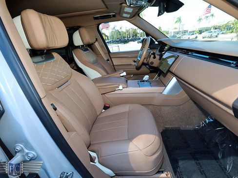 Used 2024 Land Rover Range Rover SV image 18