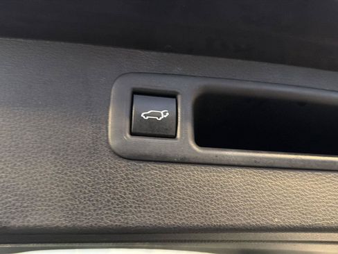 Used 2023 Toyota Highlander XLE FWD image 34