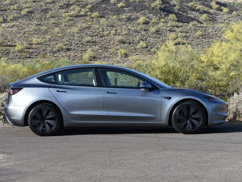 Used 2025 Tesla Model 3 Long Range image 9