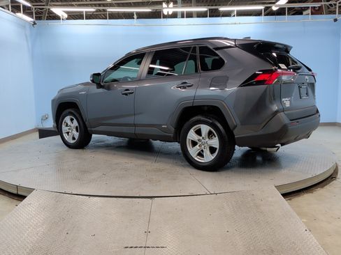 Used 2021 Toyota RAV4 XLE image 9