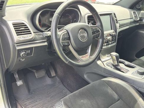 Used 2017 Jeep Grand Cherokee Trailhawk AWD/4WD image 18