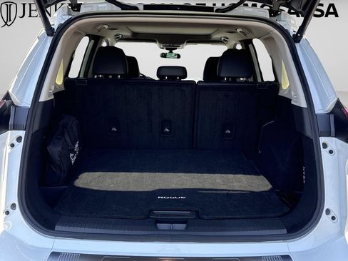 Certified 2024 Nissan Rogue SV w/ SV Premium Package FWD image 17