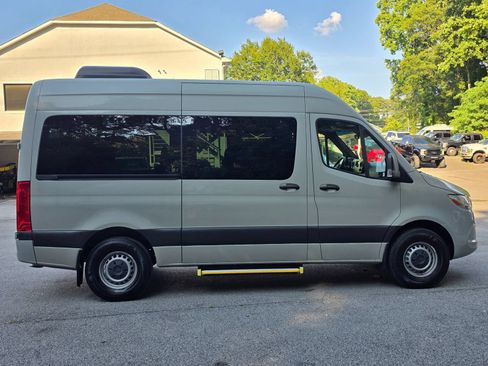 Used 2022 Mercedes-Benz Sprinter 2500 image 8