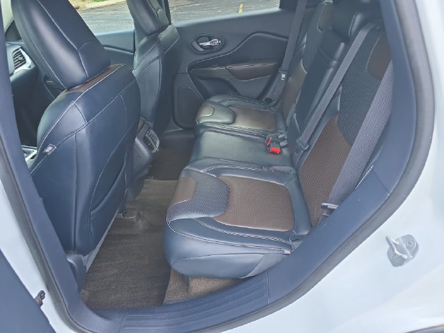 Used 2014 Jeep Cherokee Limited w/ Luxury Group FWD image 12
