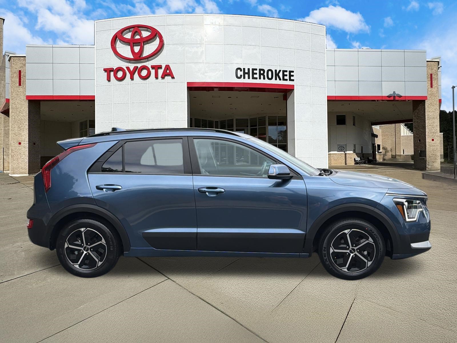 Used 2025 Kia Niro EX FWD image 4