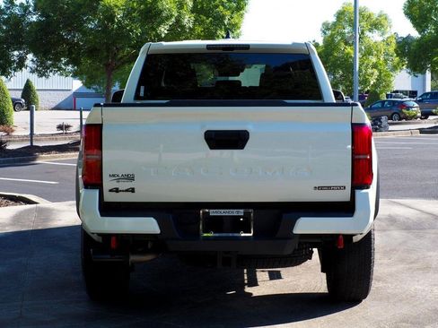 Used 2024 Toyota Tacoma TRD Off-Road AWD/4WD image 31