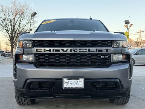 Used 2019 Chevrolet Silverado 1500 Custom w/ Custom Value Package image 2