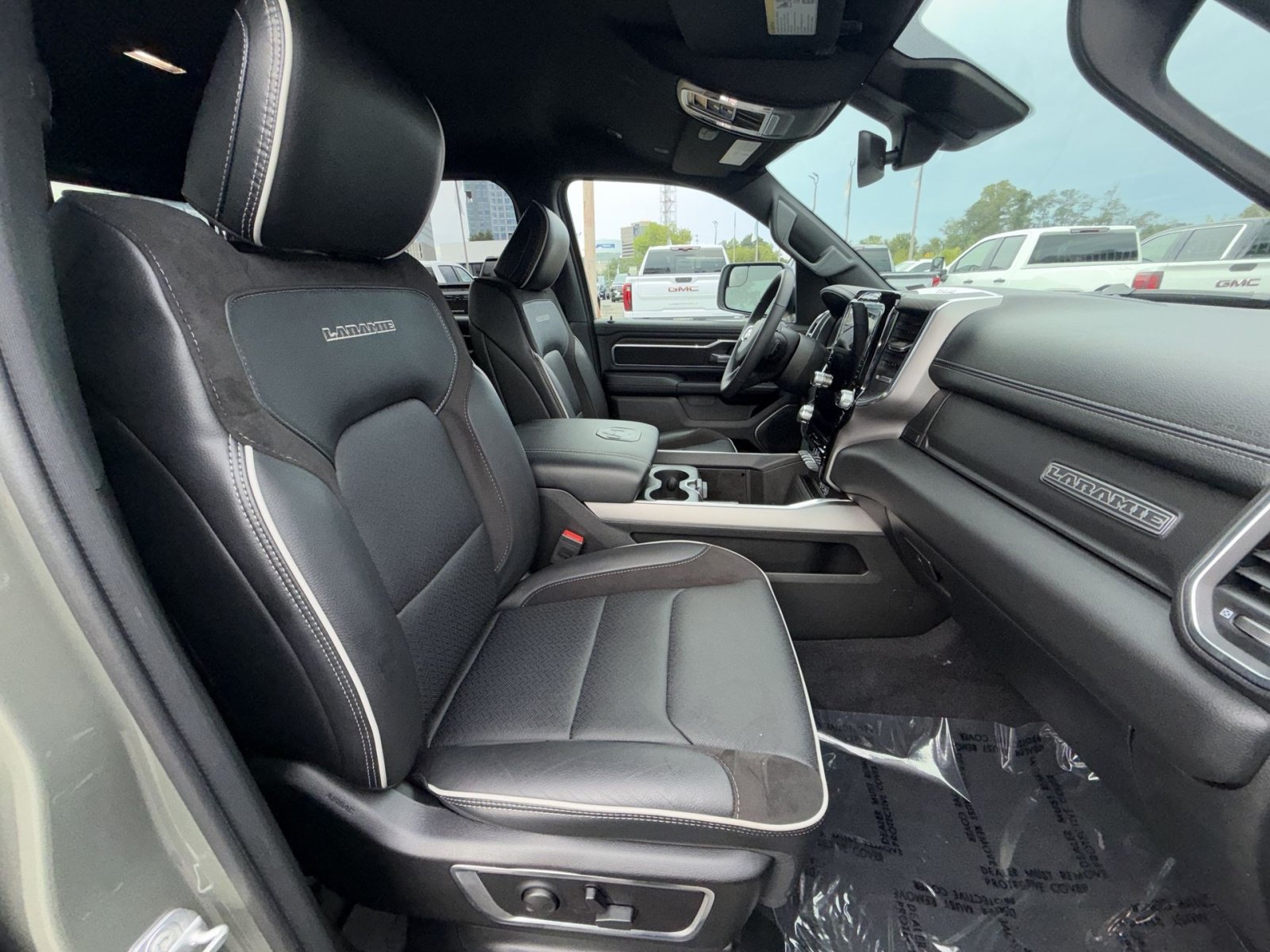 Used 2026 RAM 1500 Laramie AWD/4WD image 27