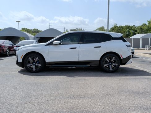 Used 2024 BMW iX xDrive50 w/ Premium Package AWD/4WD image 10