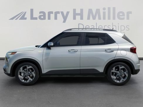 New 2026 Hyundai Venue SEL FWD image 3