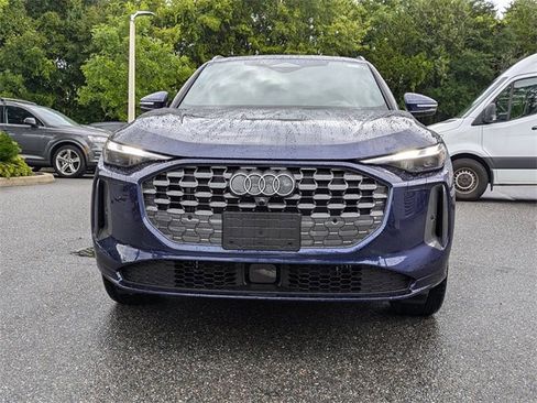 Used 2025 Audi Q5 Premium w/ Convenience Package image 8