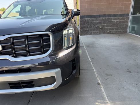 Used 2025 Kia Telluride S FWD image 11