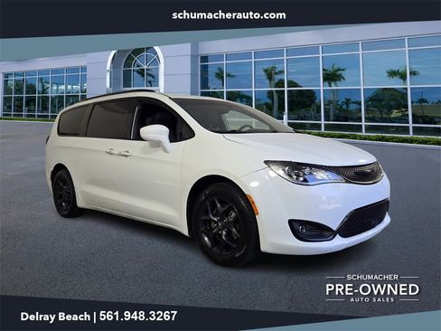 Used 2019 Chrysler Pacifica Touring-L w/ S Appearance Package image 1