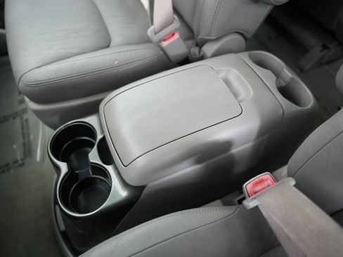 Used 2010 Toyota Sienna XLE Limited image 31