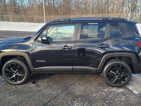 Used 2018 Jeep Renegade Altitude w/ UConnect 8.4 Nav Group AWD/4WD image 7