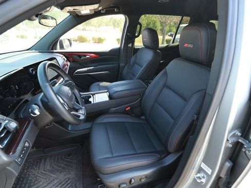 Used 2024 Chevrolet Traverse Z71 image 23