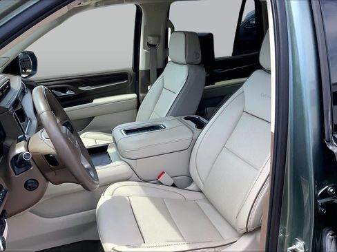 Used 2024 GMC Yukon Denali w/ Advanced Technology Package AWD/4WD image 8