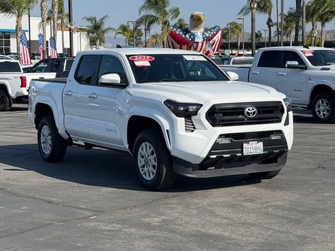Used 2025 Toyota Tacoma SR5 AWD/4WD image 3
