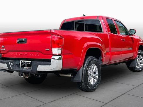 Used 2017 Toyota Tacoma SR5 AWD/4WD image 13