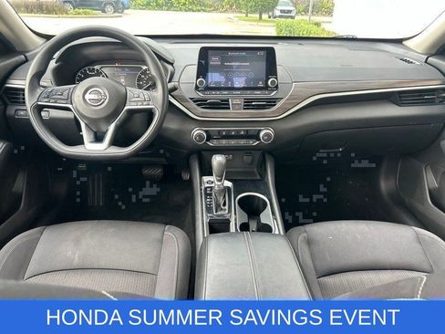 Used 2024 Nissan Altima 2.5 SV FWD image 9