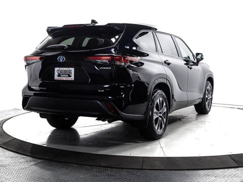 Certified 2024 Toyota Highlander XLE image 13