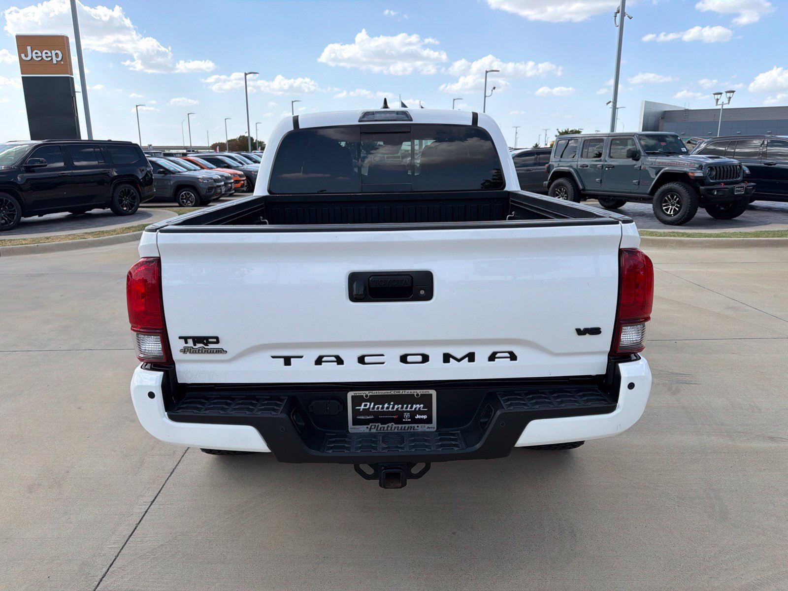 Used 2018 Toyota Tacoma TRD Sport w/ Technology Package AWD/4WD image 4