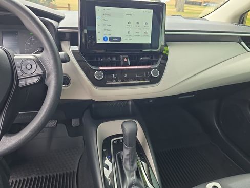 Used 2025 Toyota Corolla LE image 19