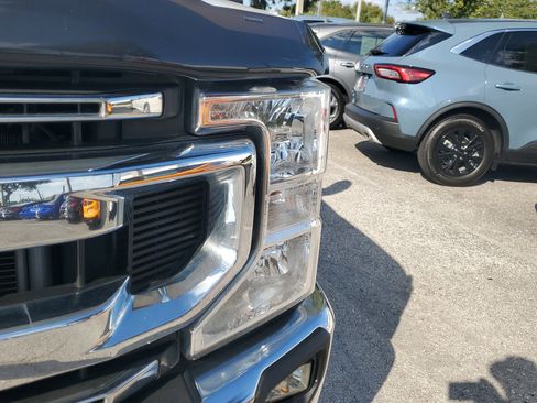 Used 2021 Ford F250 XLT w/ XLT Premium Package image 3